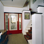 Hal, trap en deur van tochtportaal.
              <br/>
              A.J. van der Wal (RCE), 1994